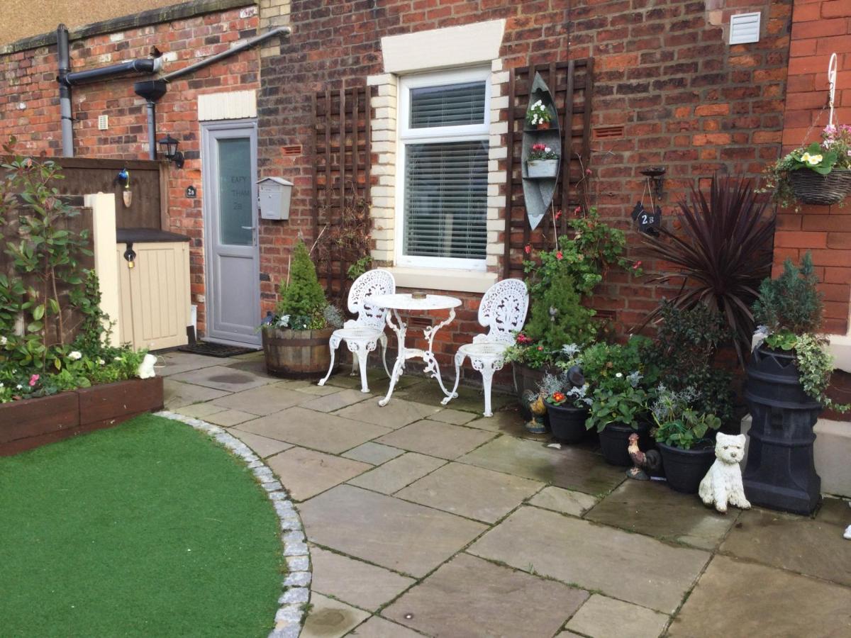 Leafy Lytham Central Lovely Ground Floor 1 Bedroom Apartment With Private Garden In Lytham Dog Friendly Lytham St Annes Bagian luar foto