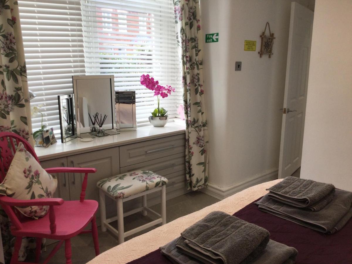 Leafy Lytham Central Lovely Ground Floor 1 Bedroom Apartment With Private Garden In Lytham Dog Friendly Lytham St Annes Bagian luar foto